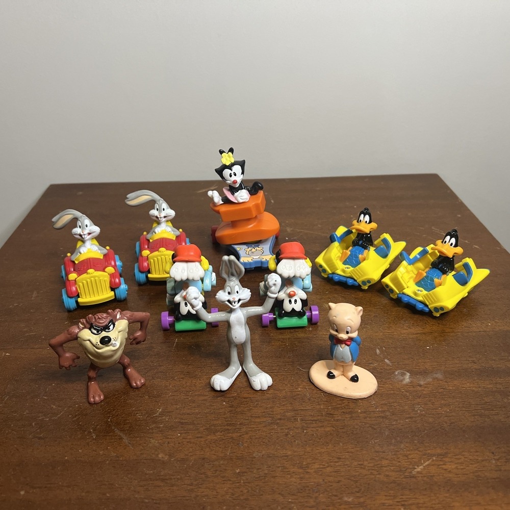 Warner Brothers Figurines Lot Of 10‎ From 1990's Bugs, Daffy, Taz, Looney Toons